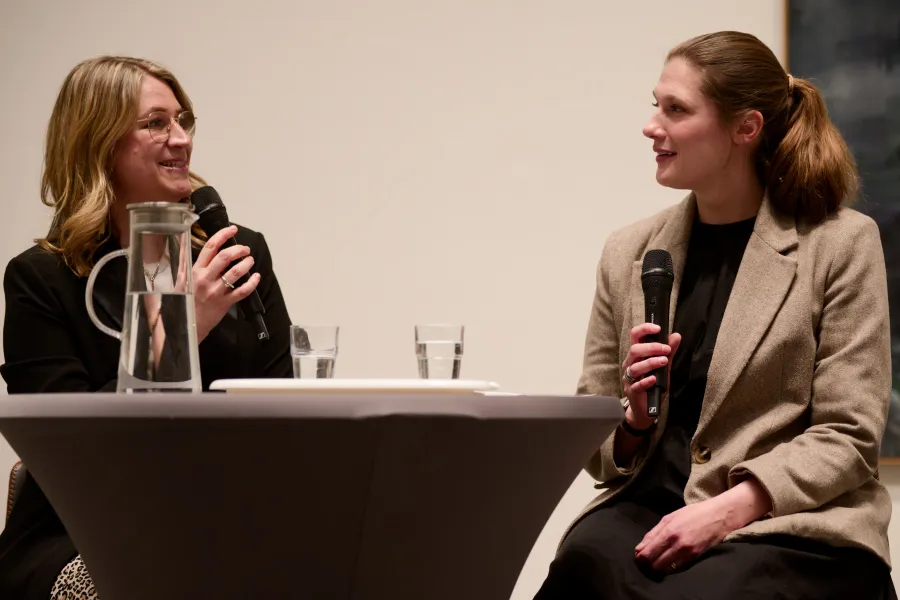 Reges Gespräch: Ina Jäckel und Ina Grätz beim Talk am Langen Kunstabend