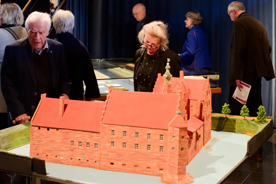 Das Modell der Oldersumer Burg war einer der Anlaufpunkte der Ausstellung