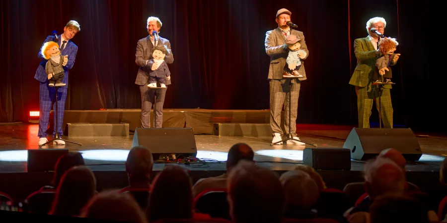 Beziehen auch Puppen in ihr Programm mit ein: die vier Sänger von Viva Voce