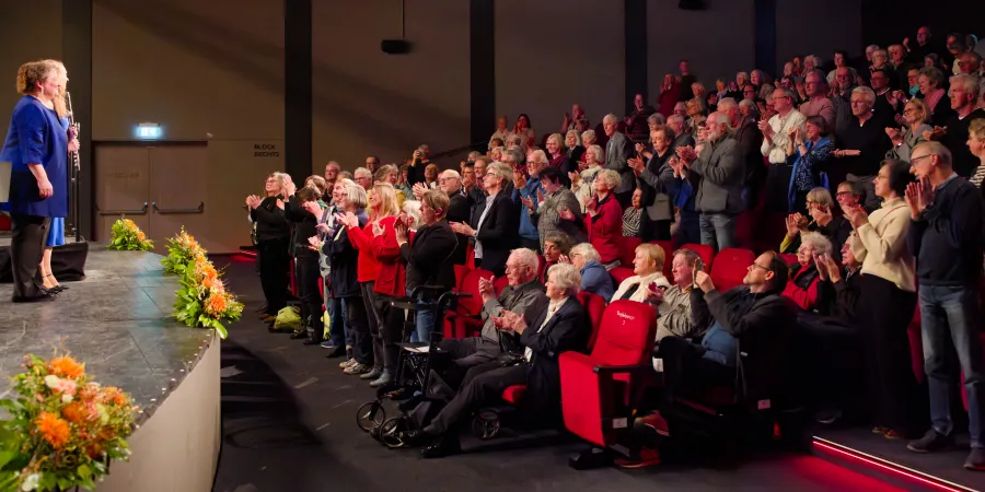 Das Publikum im Festspielhaus war völlig begeistert von den Darbietungen des Bridges Kammerorchester