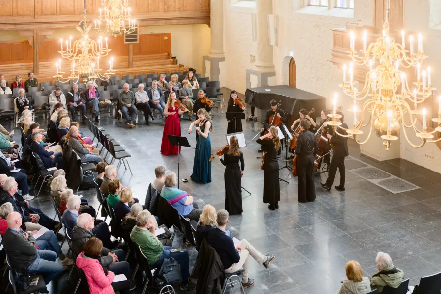 Zum Auftaktkonzert war die Neue Kirche gut gefüllt