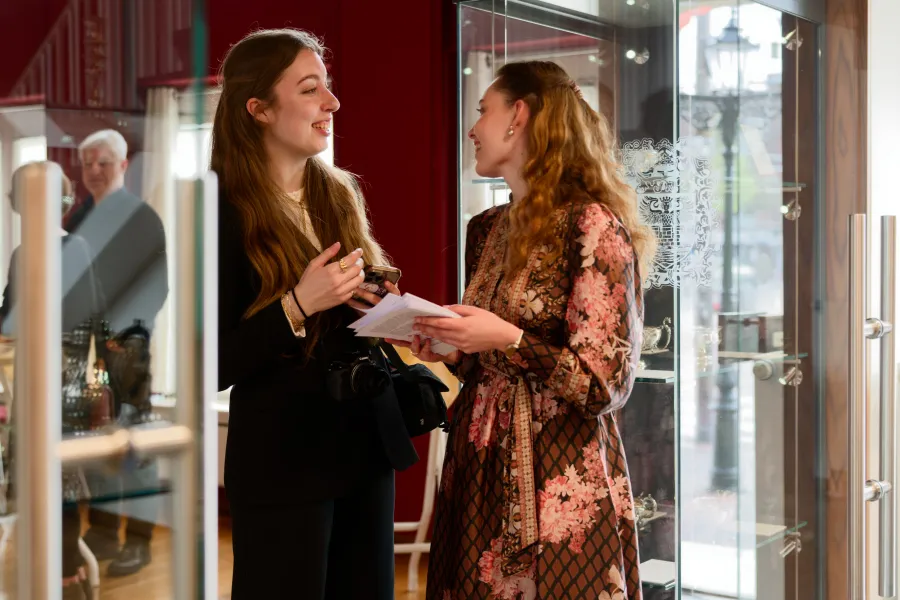Polina Munteanu und Elena Meyer bei Konzert Nr. 2 im Rummel des Rathauses