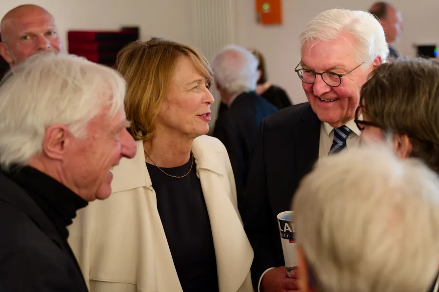 Mittenmang: der Bundespräsident war als Gesprächspartner heiß begehrt