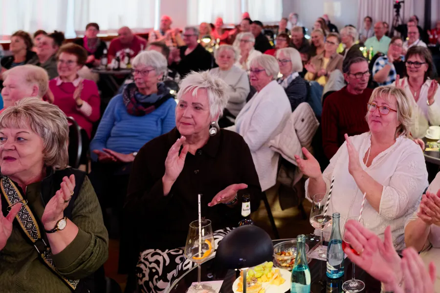 Voller Saal in der Pumpstation: „Botox deluxe“ kam bestens an