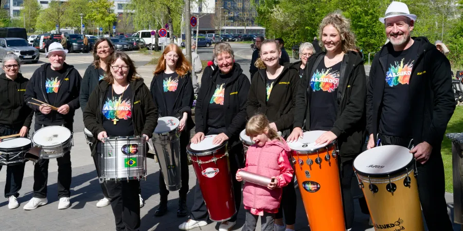 Traten vor dem Festspielhaus auf: Samba Absurdo