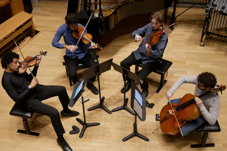 Das Hanover Quartet ist mit einem Programm, in dem sich Klang und Licht verweben, in der Schweizer Kirche zu hören