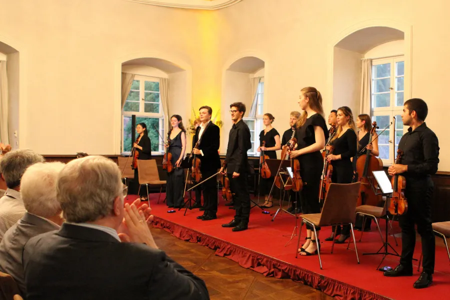 Das „Concertino Ensemble“ gastiert in der Neuen Kirche in Emden und stellt zwei Fassungen der „Vier Jahreszeiten“ gegenüber