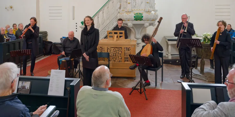 Das Ensemble mit Katharina Bäuml, Mike Turnbull, Margaret Hunter, Ilja Kulikov, Daniel Seminara, Falko Munkwitz und Annette Hils