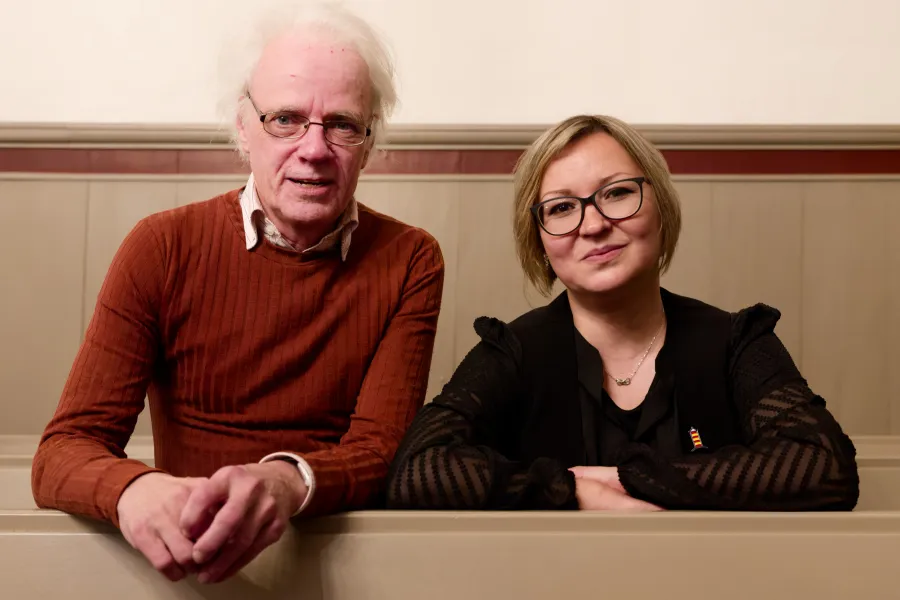Verfolgen ein gemeinsames Projekt: Dr. Ibo Ortgies und Alina Rotaru