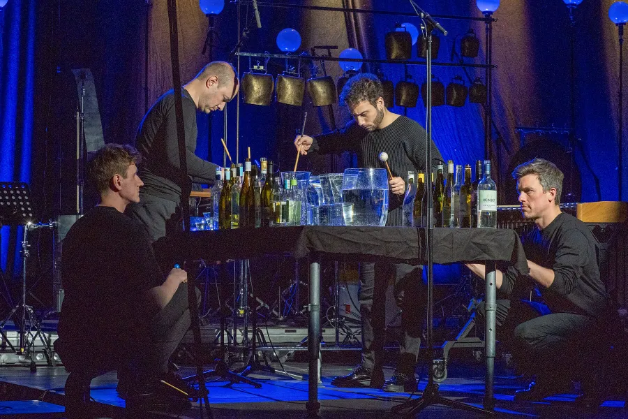 Das Percussion Collective in Aktion: Alexej Gerassimez, Simon Klavžar, Emil Kuyumcuyan und Lukas Böhm. 