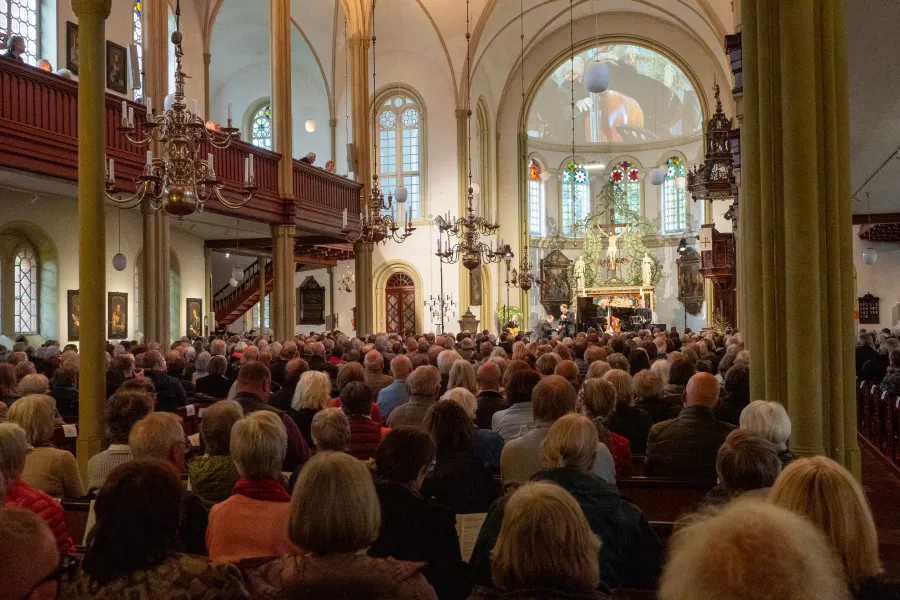 War voll besetzt: die dreischiffige Hallenkirche St. Magnus, die im 19. Jahrhundert errichtet wurde