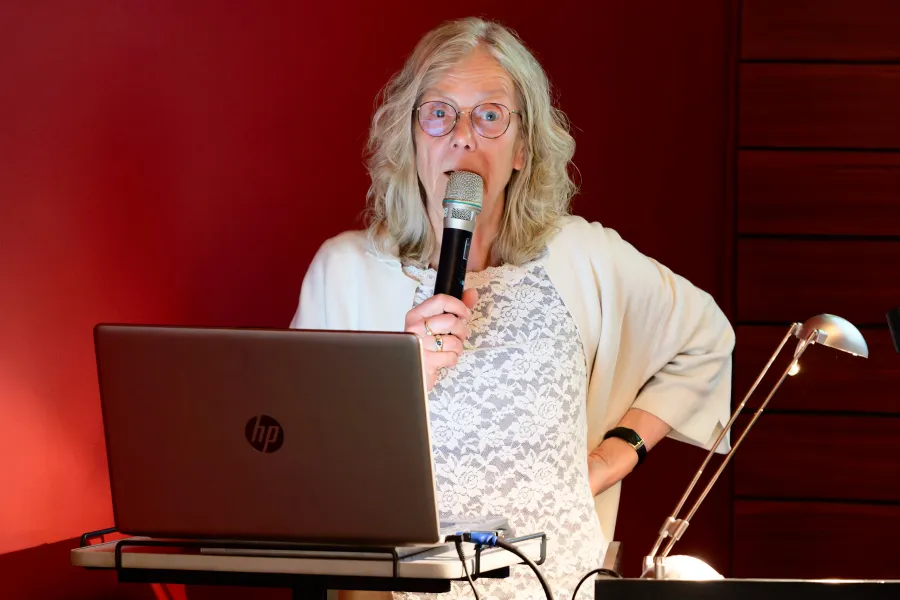 Referierte über historische Glasbilder: Kunsthistorikerin Dr. Annette Kanzenbach