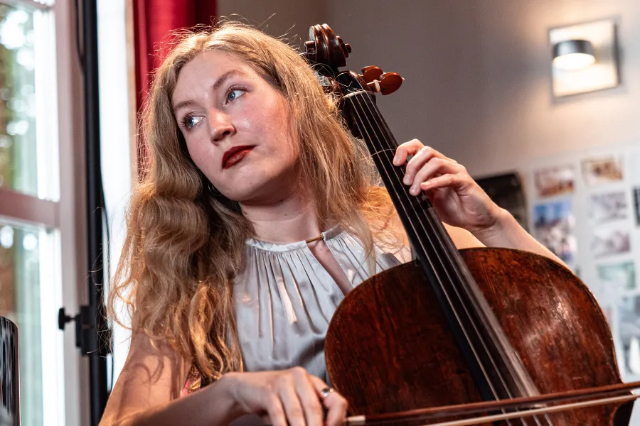 Cellistin Anouchka Hack