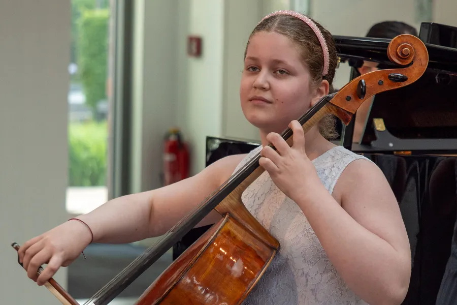 Die jüngste der Konzertierenden: Cellistin Charlotte Melkonian