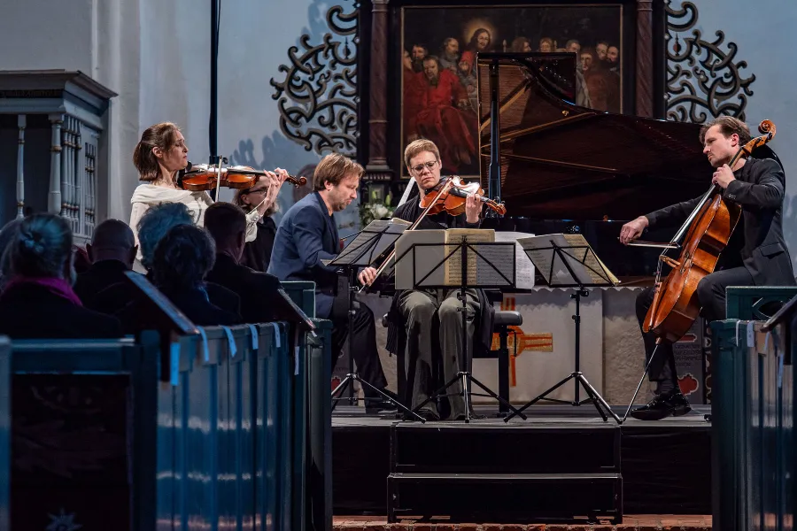 Spielten Fauré und Brahms: Henja Semmler, Vasyl Kotys, Simone von Rahden und Daniel Paulich