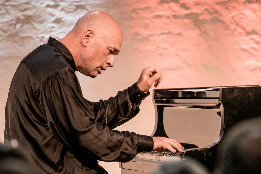 Solist und Liedbegleiter: Pianist Florian Krumpöck