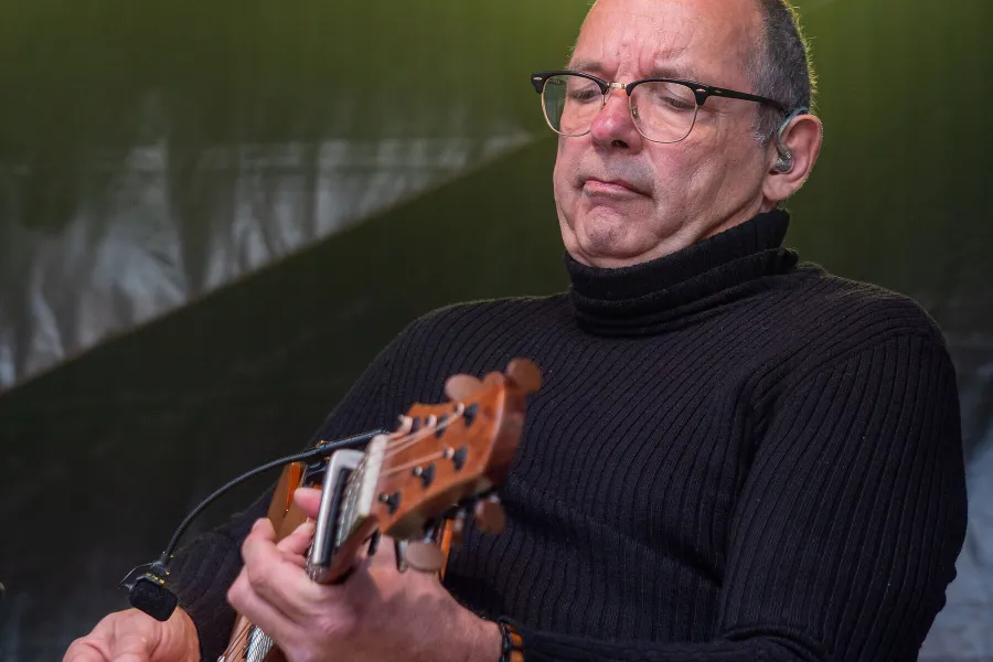 Jürgen Treyz an der Gitarre