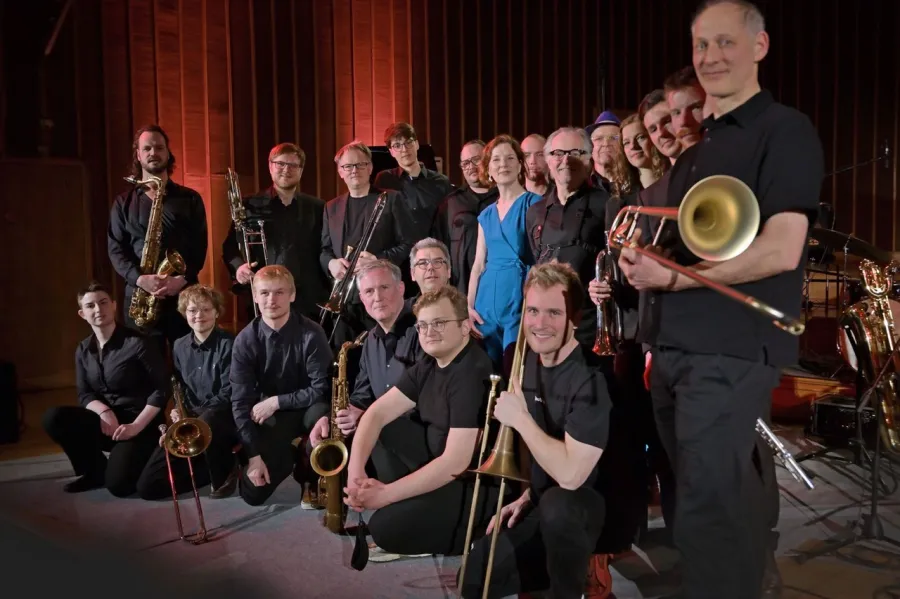 Das ist die aktuelle Besetzung der Nordwest Bigband unter Leitung von Malte Schiller