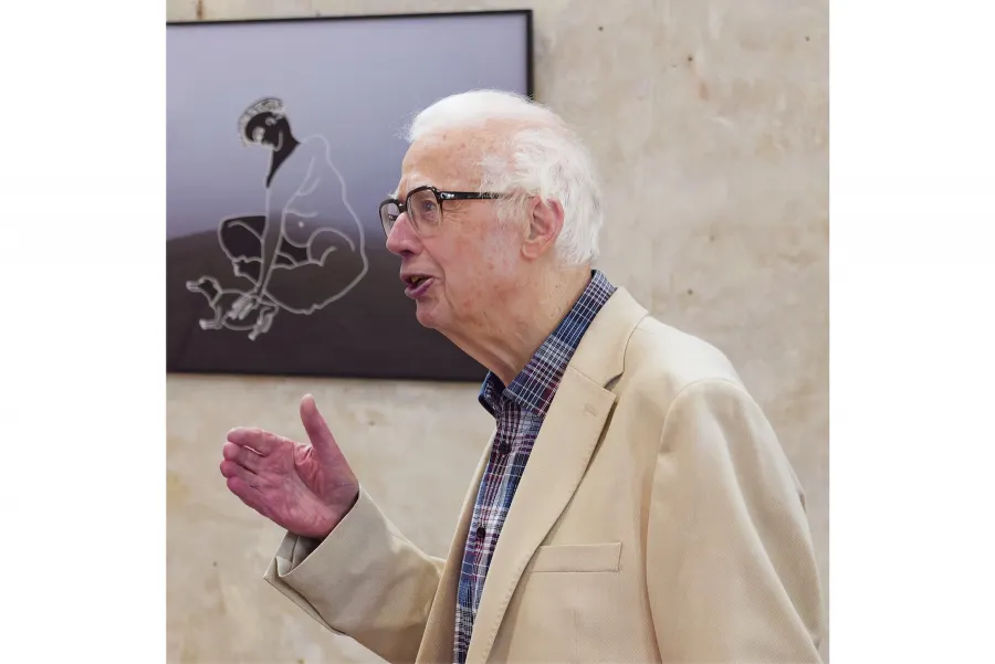  Entflammt für ostfriesische Kunst: Dr. Walter Baumfalk