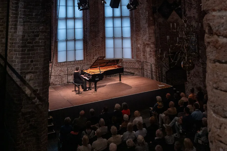  Großer Raum, große Musik, große Virtuosin