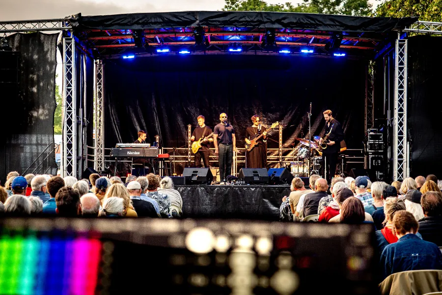 Großes Forum: Myles Sanko & Band vor 700 Gästen.