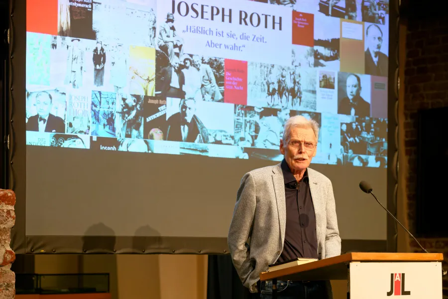 Eröffnete den Abend: der Vorsitzende der Gesellschaft der Freunde der Johannes a Lasco Bibliothek Harald Groenewold