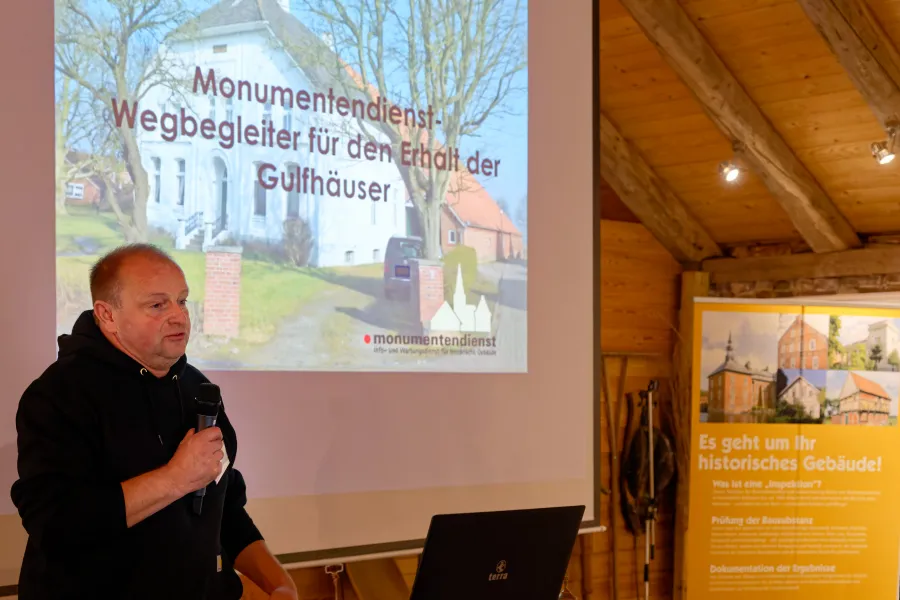 Er ist seit 15 Jahren beim Monumentendienst tätig und gilt als absoluter Kenner des Gulfhauses: Kay Neuling
