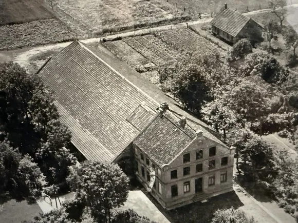 Historische Luftbildaufnahme des Dühringshofes von 1880 in Dornumergrode