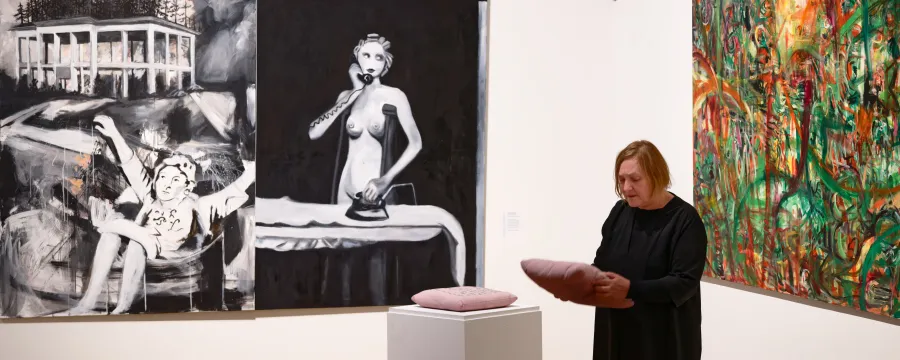 Käthe Kruse singt mit Kissen-Vorlage